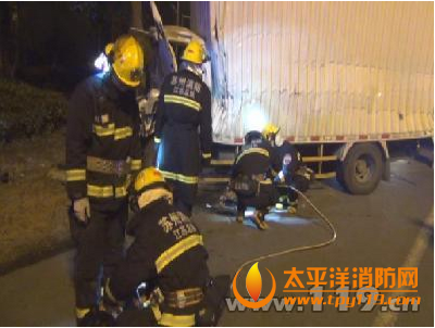 苏州张家港城两货车相撞1死1伤