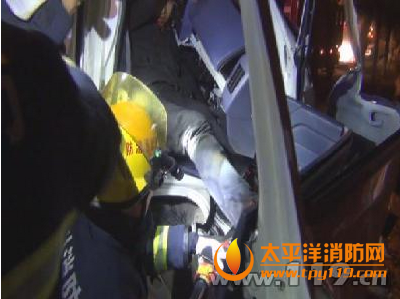 苏州张家港城两货车相撞1死1伤