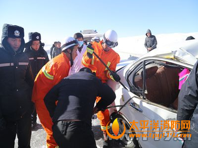 青海两车相撞致7人死亡