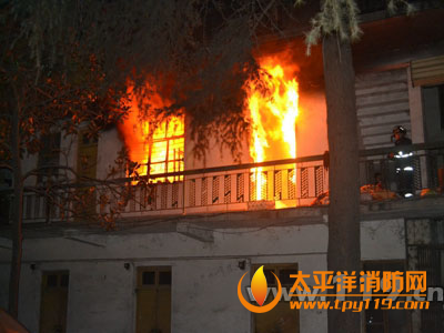 十堰一塑胶公司宿舍楼起火
