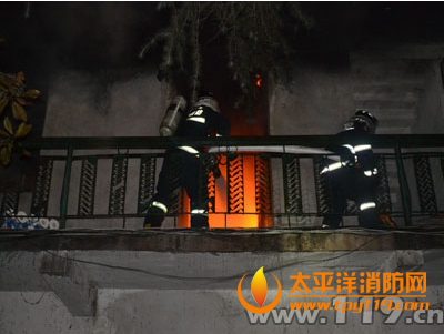 十堰一塑胶公司宿舍楼起火