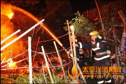宜昌东山一民房起火