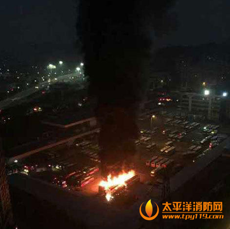 佛山顺德客运站3辆客车爆燃所幸无人员伤亡