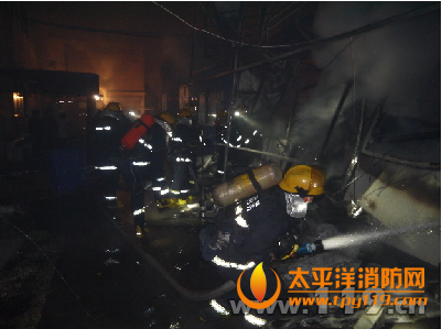 苏州市一印刷厂起火
