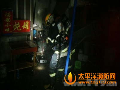 宁德一小吃店液化气泄漏爆炸致1人受伤