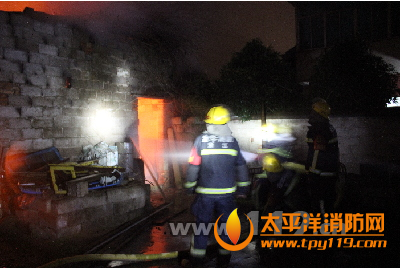 金华一民房因灶台烧水引发火灾