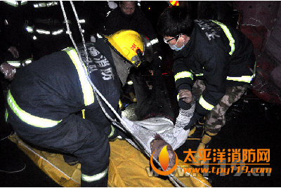 无锡市两货车相撞致1人死亡