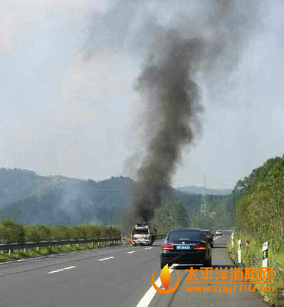 梅州兴宁一面包车起火致10人死亡