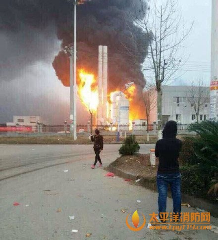 上饶晶科能源突发大火 目前火已扑灭