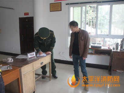 梓潼消防大队依法对吸烟男子作出处罚。