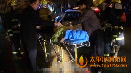 消防官兵、120等赶至现场救援