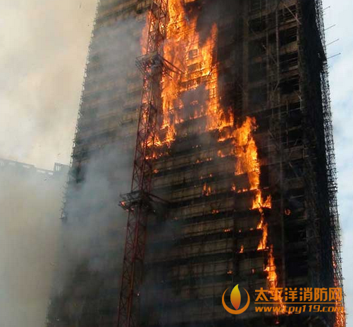 金华东阳一施工地脚手架起火
