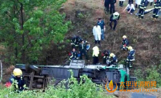 平邑一客车侧翻致4死23人受伤