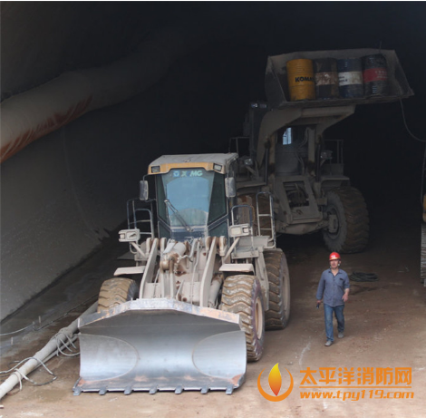 云南昆明在建晋红高速一隧道塌方
