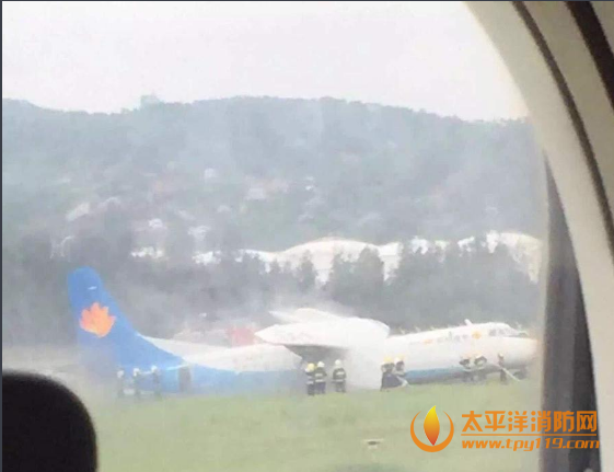 幸福航空飞机在福州长乐国际机场冲出跑道