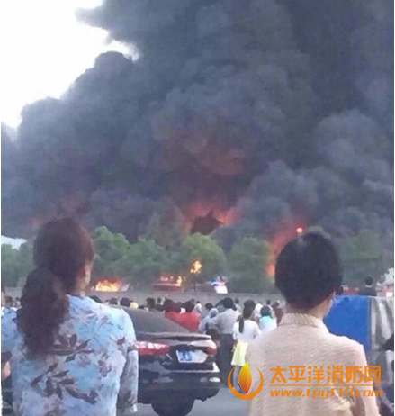 江苏丹阳一工厂车间发生大火