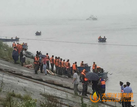 一客轮遇龙卷风在长沙湖北段倾覆