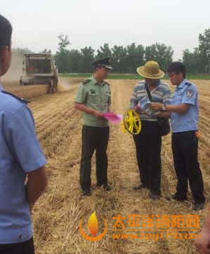 麦收节菏泽单县消防开展田间安全宣传活动