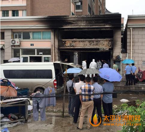宁波市一小区店面起火致2人死亡