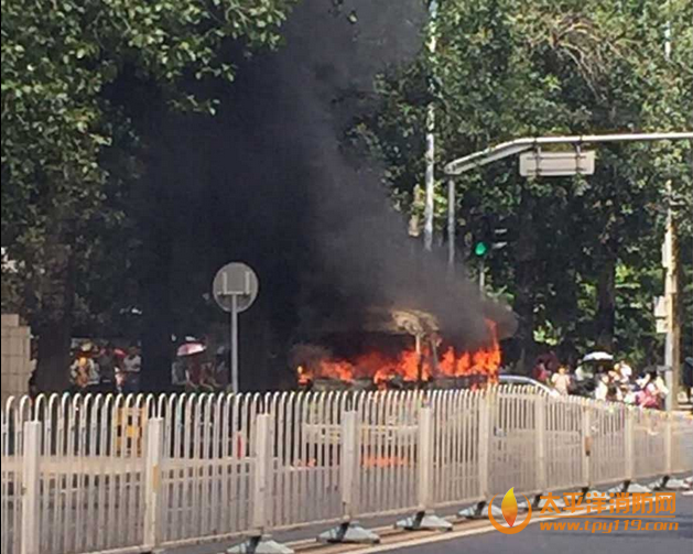 北京海淀区一超市购物班车起火