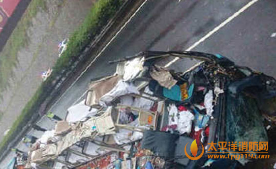 S31泰新高速客车撞毁致5死9伤