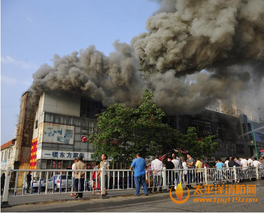 山东烟台家具城起火