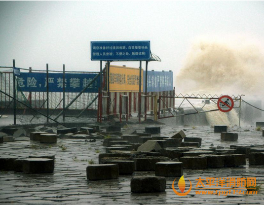 “莲花”台风登陆汕头,海面巨浪高达7米