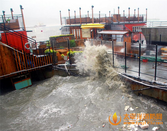 “莲花”台风登陆汕头,海面巨浪高达7米