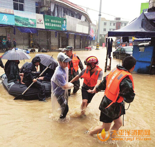 浙江受台风“灿鸿”影响,多地受灾