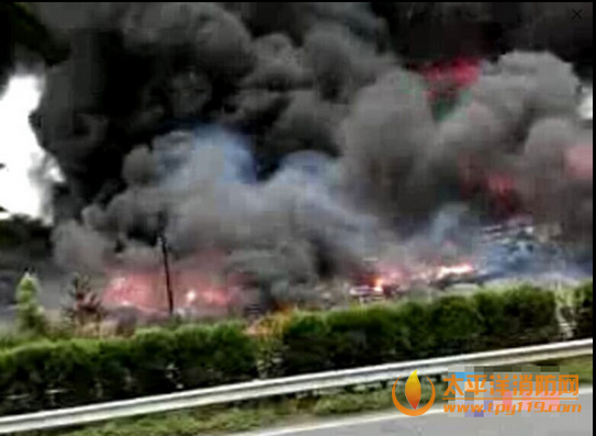 江西赣州一油漆厂起火爆炸