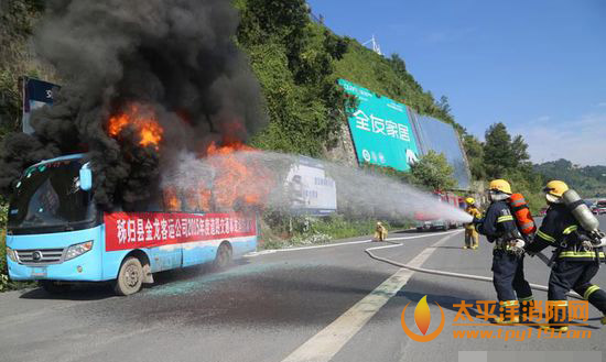 湖北秭归县开展道路交通消防演练
