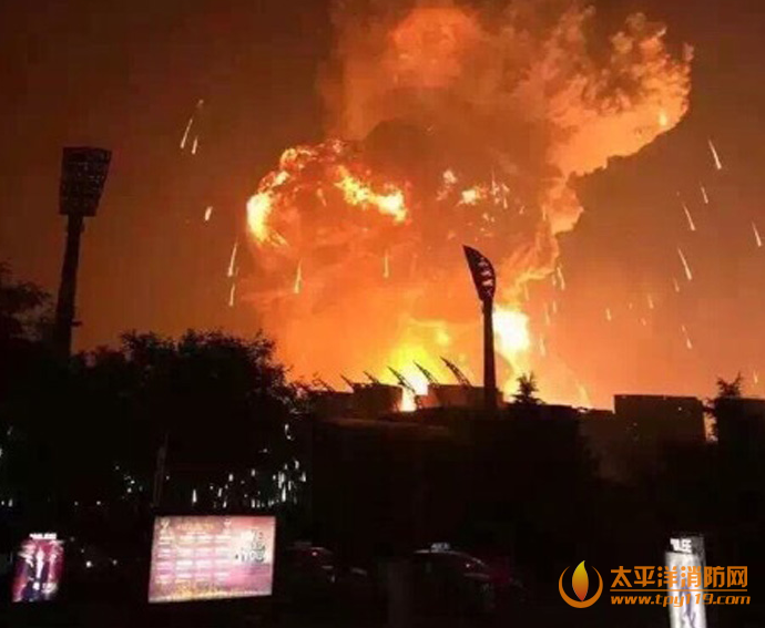 天津危险品仓库发生爆炸已致17死32人受伤
