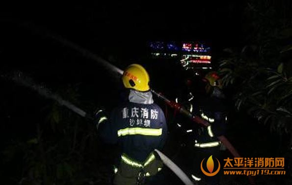 消防官兵外围控火