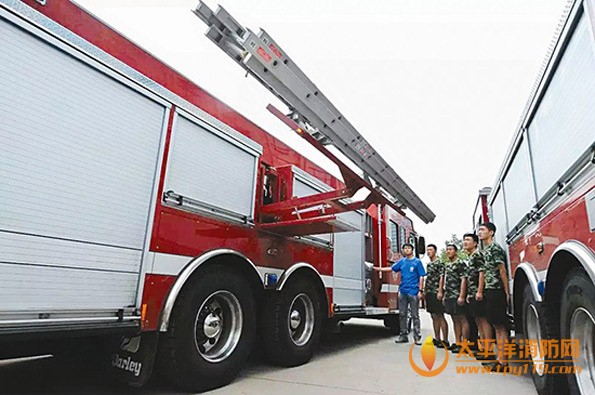顶级消防车“霸王龙”太原上岗