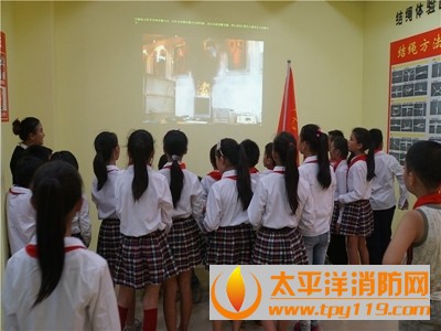 贵州百名师生参观消防教育馆