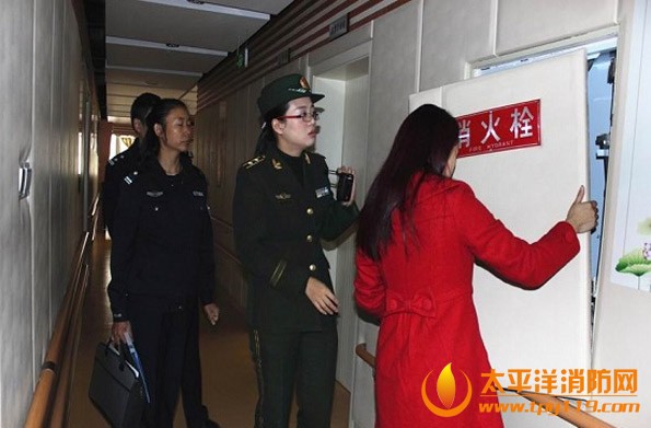 大队执法人员联合派出所民警检查托老中心