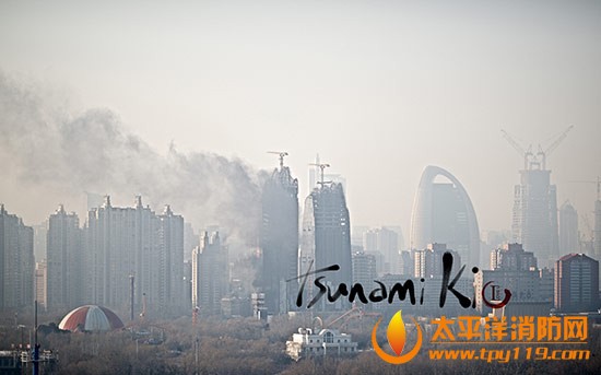 北京朝阳公园附近阿玛尼公寓工地起火
