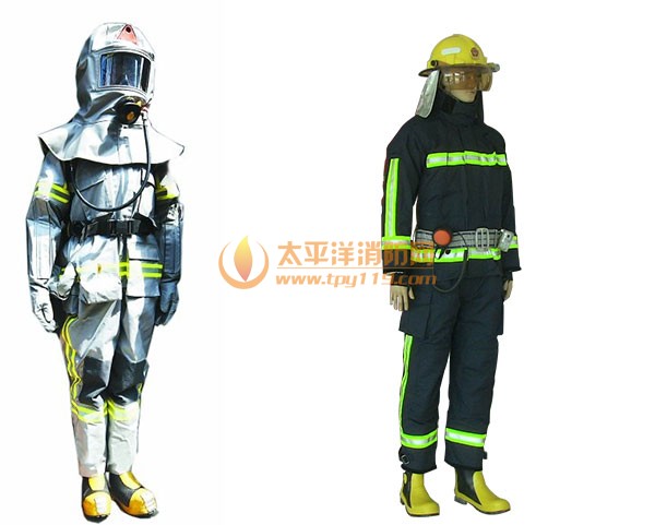 左为新型消防服 右为之前的消防服
