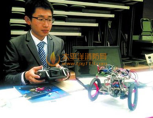 大学生设计的跳跃机器人